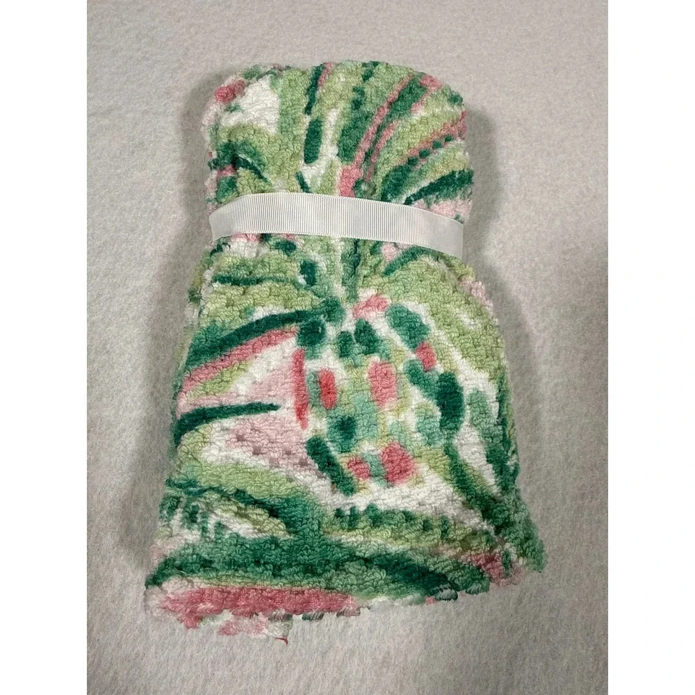 Caro Home Coastal Collection 2 Tip Towels Green Pink Floral Palm Leaf OEKO-TEX